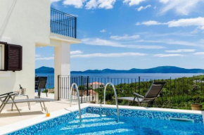 Beachfront Villa with Swimming Pool,Terrace and Sea view